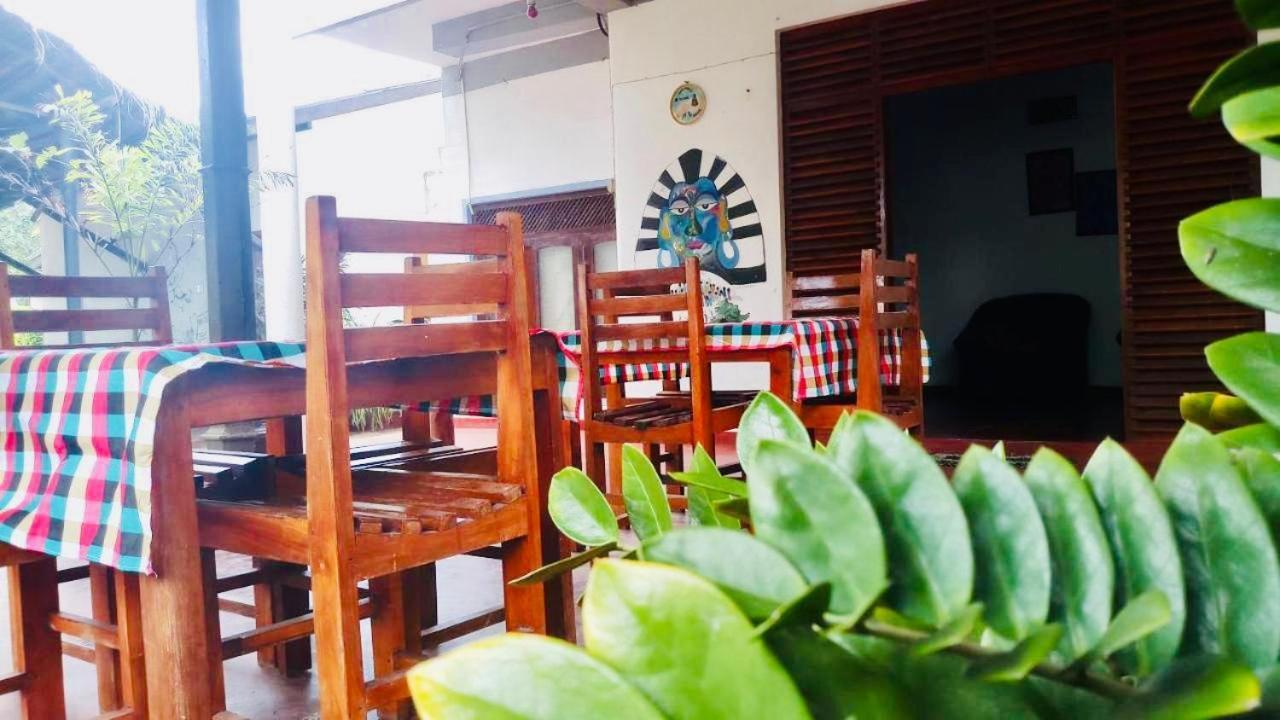 Sunrise Guest House & Restaurant แทนกาลเล ภายนอก รูปภาพ