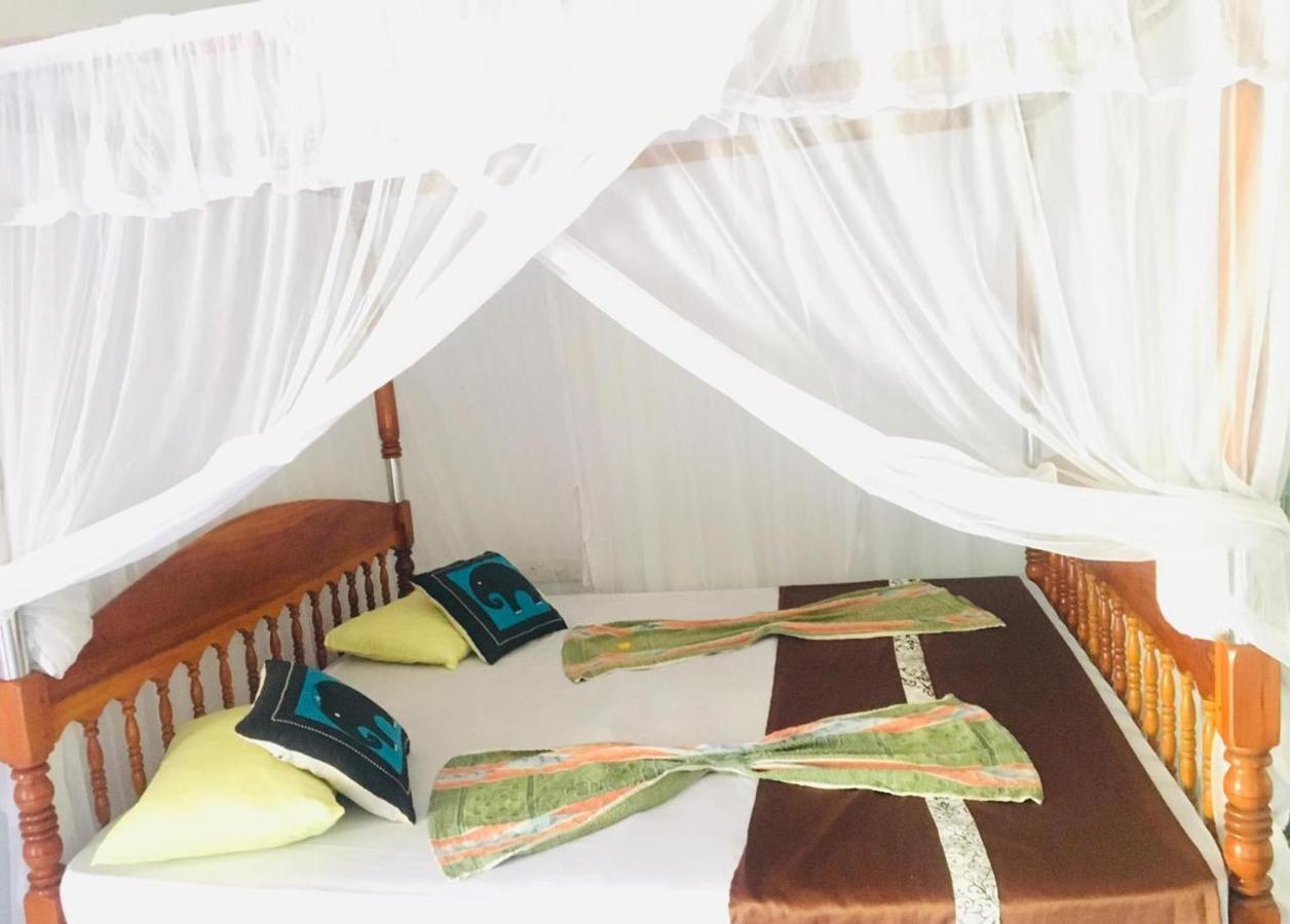 Sunrise Guest House & Restaurant แทนกาลเล ภายนอก รูปภาพ