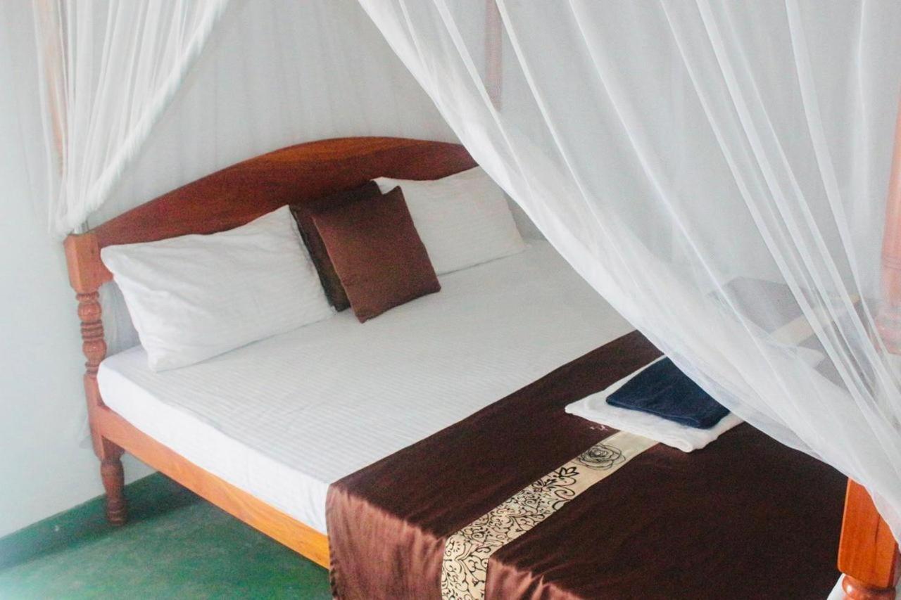 Sunrise Guest House & Restaurant แทนกาลเล ภายนอก รูปภาพ
