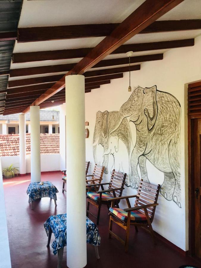Sunrise Guest House & Restaurant แทนกาลเล ภายนอก รูปภาพ
