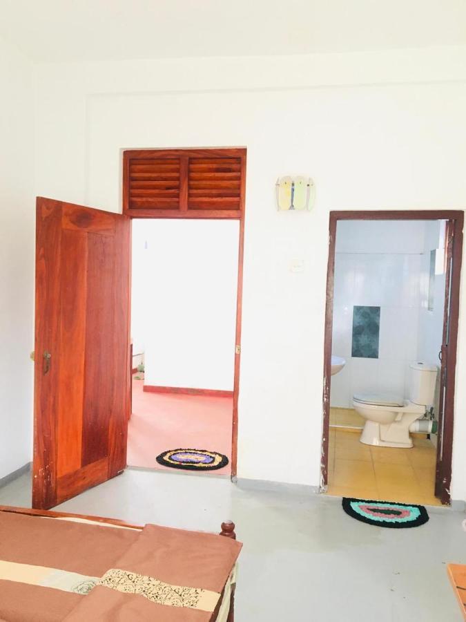 Sunrise Guest House & Restaurant แทนกาลเล ภายนอก รูปภาพ