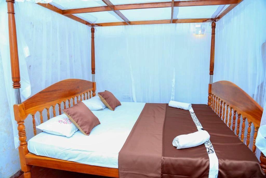 Sunrise Guest House & Restaurant แทนกาลเล ภายนอก รูปภาพ
