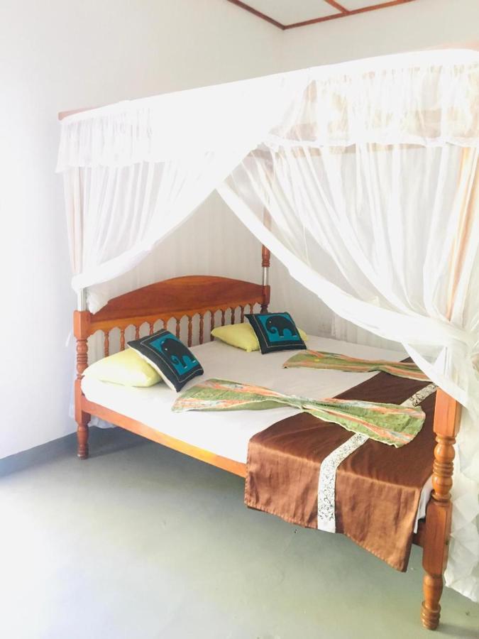 Sunrise Guest House & Restaurant แทนกาลเล ภายนอก รูปภาพ