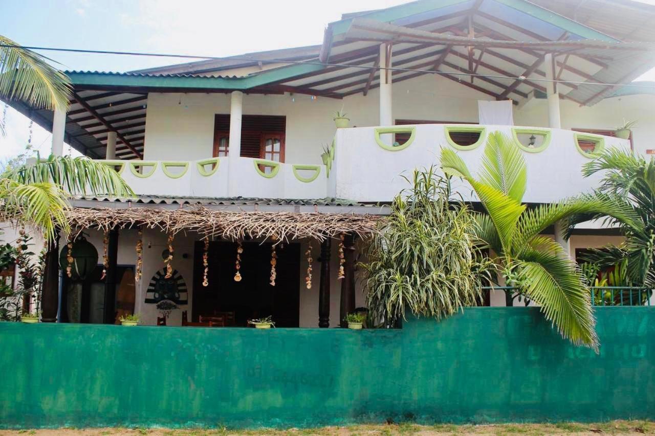 Sunrise Guest House & Restaurant แทนกาลเล ภายนอก รูปภาพ
