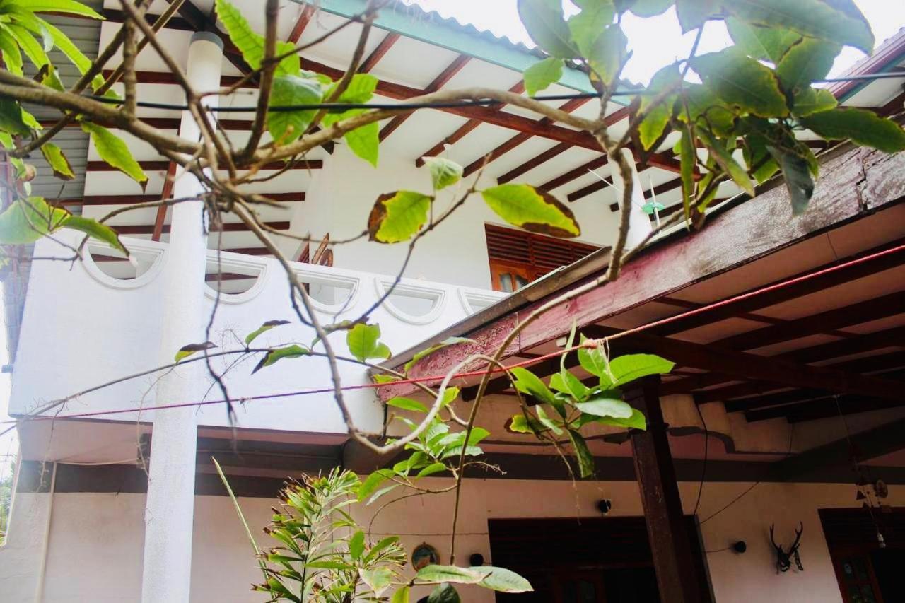 Sunrise Guest House & Restaurant แทนกาลเล ภายนอก รูปภาพ
