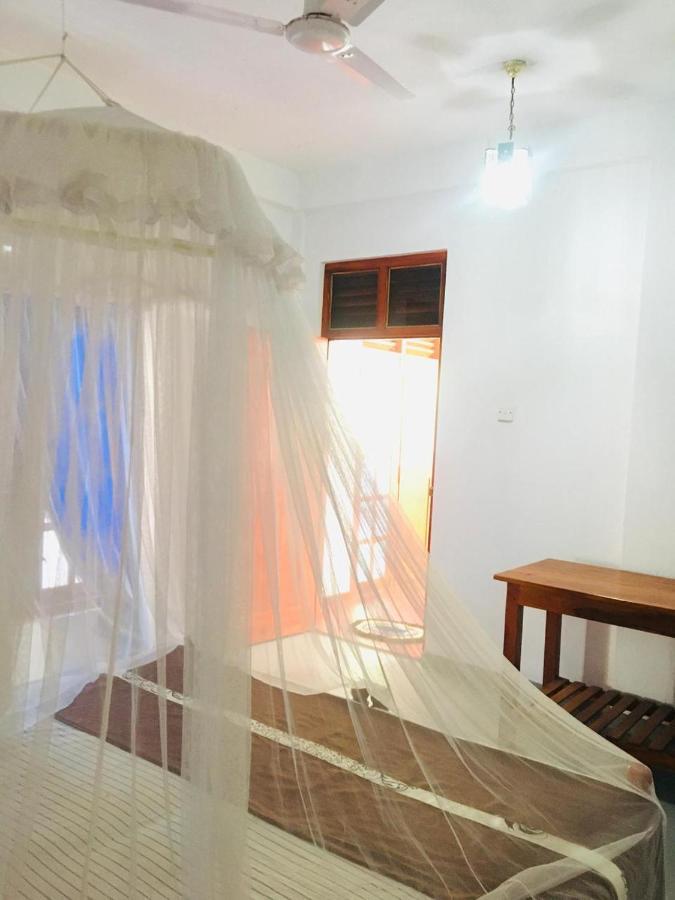 Sunrise Guest House & Restaurant แทนกาลเล ภายนอก รูปภาพ