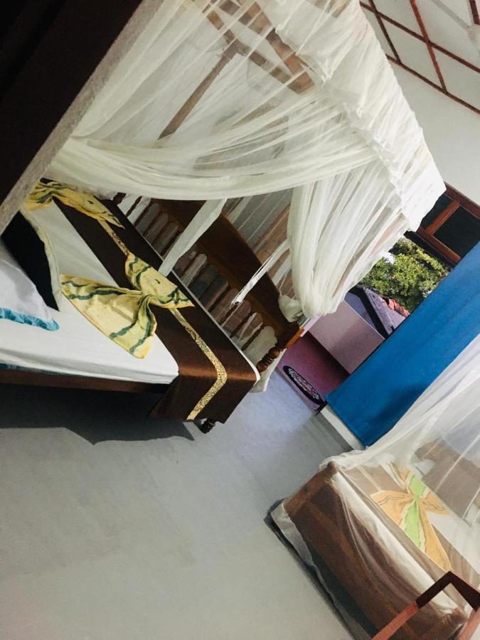 Sunrise Guest House & Restaurant แทนกาลเล ภายนอก รูปภาพ