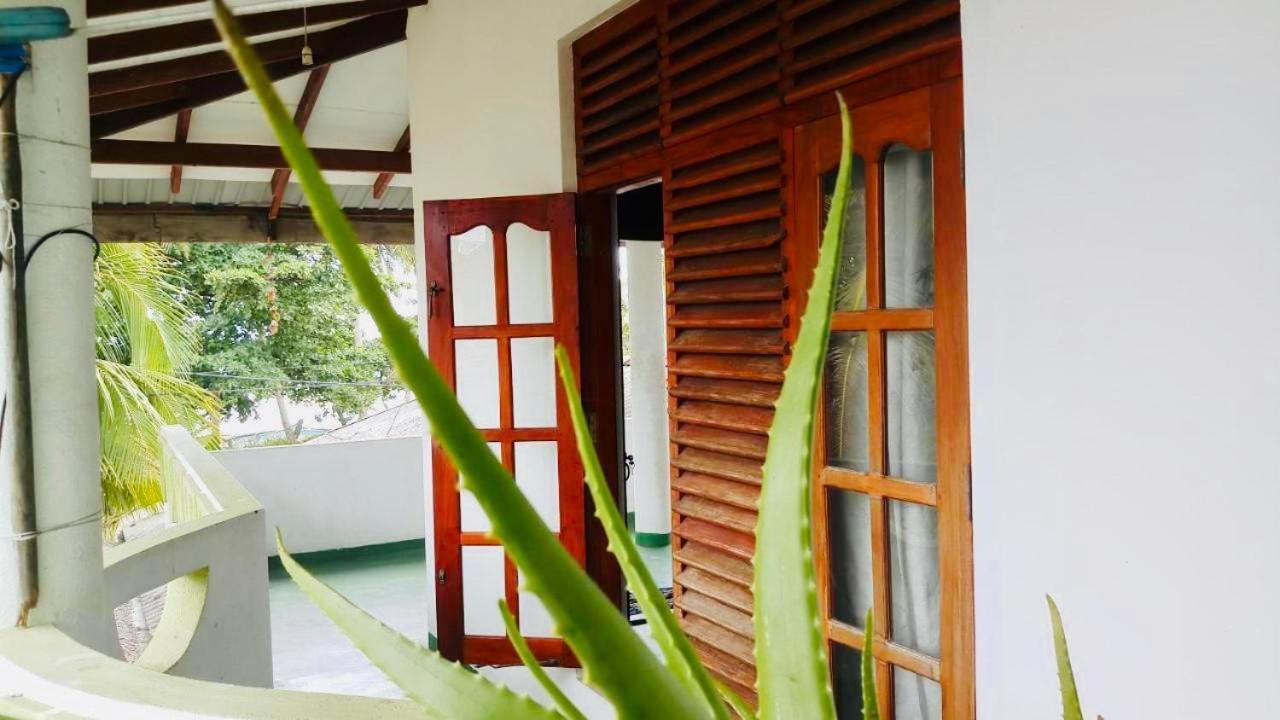 Sunrise Guest House & Restaurant แทนกาลเล ภายนอก รูปภาพ