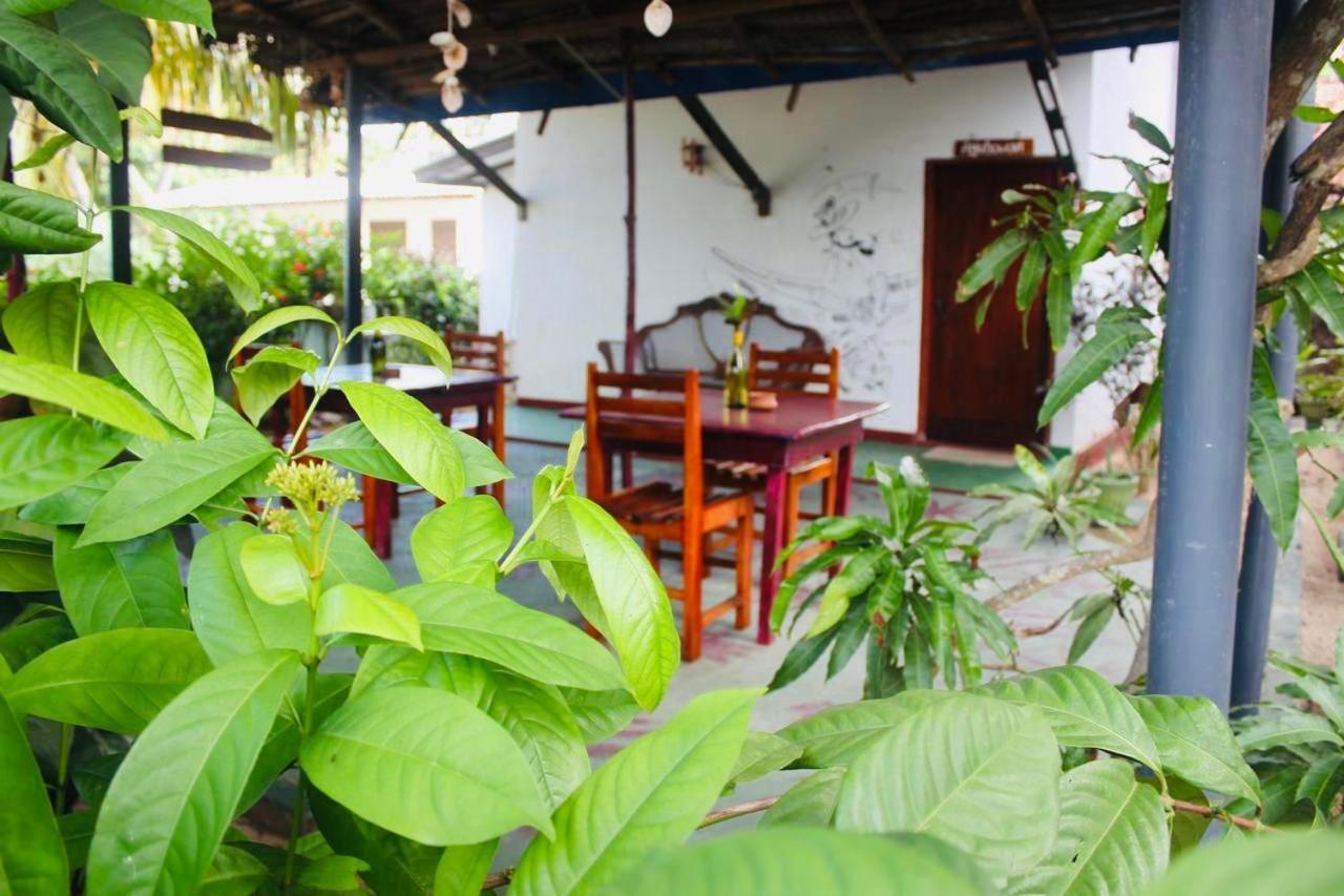 Sunrise Guest House & Restaurant แทนกาลเล ภายนอก รูปภาพ